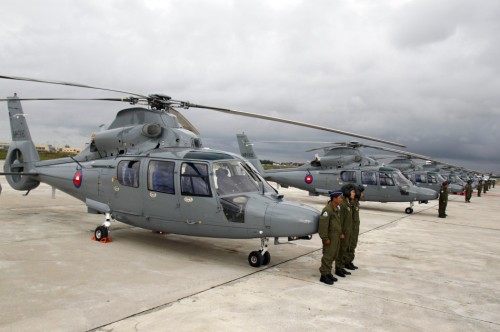 Trung Quốc bán cho Campuchia 12 máy bay trực thăng Z-9
