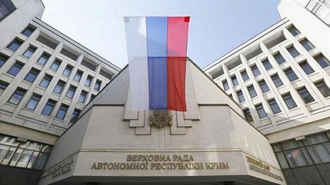 Cờ Nga tại tòa nhà Quốc hội Crimea