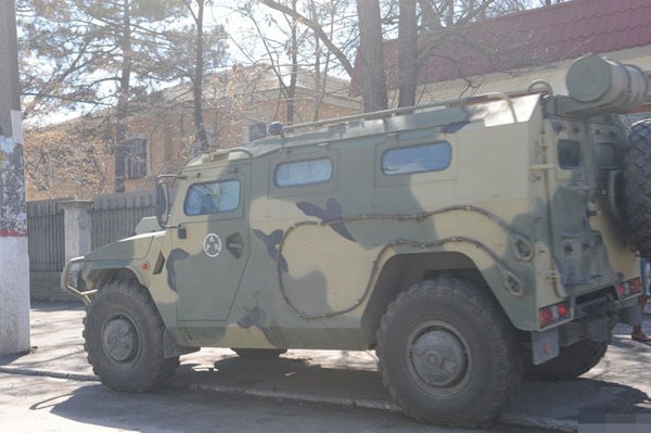 Quân đội Nga hiện diện ở tất cả khu vực lân cận các căn cứ Quân đội Ukraine ở thủ phủ Crimea (nguồn Thời báo Hoàn Cầu, TQ)