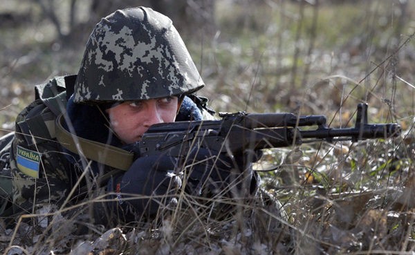 Quân đội Ukraine tập trận ở biên giới Nga-Ukraine (ảnh nguồn Thời báo Hoàn Cầu, TQ)