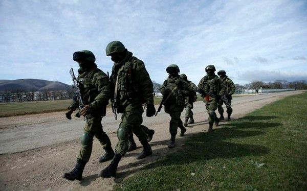 Rất nhiều lực lượng vũ trang tiến vào Crimea (nguồn Thời báo Hoàn Cầu, TQ)