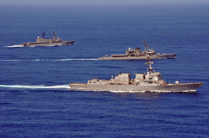 Hạm đội liên hợp Mỹ-Nhật diễn tập ở Biển Đông ngày 10 tháng 4 năm 2012