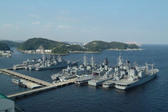 Cụm tàu chiến của Lực lượng Phòng vệ Biển Nhật Bản ở quân cảng Yokosuka