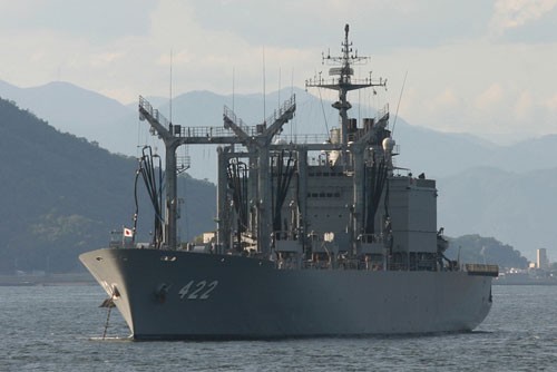 Tàu tiếp tế tổng hợp lớp Towada Nhật Bản, lượng giãn nước 12.500 tấn, tốc độ tối đa 22 hải lý/giờ.