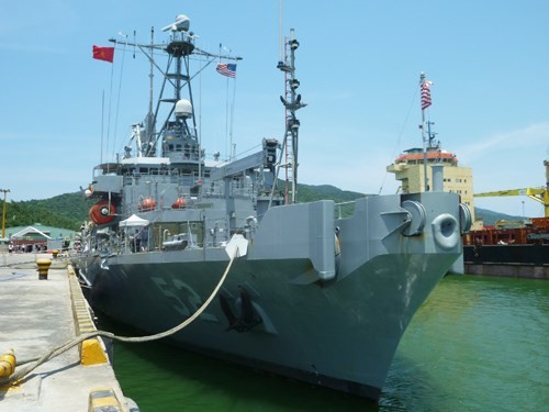 Ngày 21 tháng 4 năm 2013, tàu cứu hộ USNS Salvor Hải quân Mỹ thăm Việt Nam