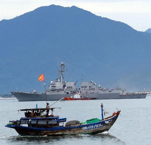 Ngày 21 tháng 4 năm 2013, tàu khu trục tên lửa USS Chung-Hoon (DDG 93) thăm Việt Nam