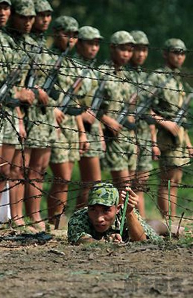 Đặc công Việt Nam huấn luyện (nguồn Tân Hoa xã)