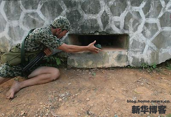 Đặc công Việt Nam huấn luyện (nguồn Tân Hoa xã)