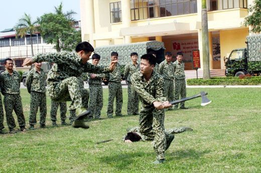 Đặc công Việt Nam huấn luyện (nguồn chinaiiss.com)