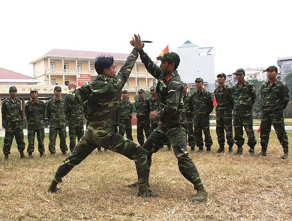 Đặc công Việt Nam huấn luyện (nguồn báo Phượng Hoàng, Hồng Kông)