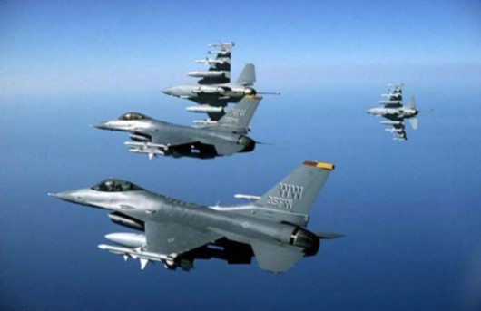 Biên đội máy bay chiến đấu F-16 Không quân Mỹ