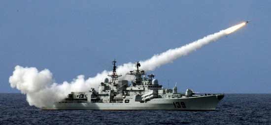 Ngày 26 tháng 7 năm 2013, Hạm đội Nam Hải tập trận bắn đạn thật trên Biển Đông