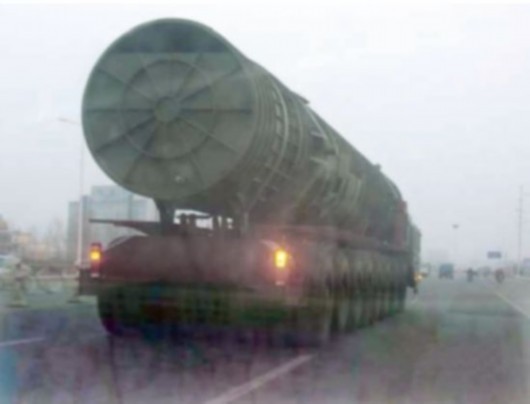 Hình ảnh này được cho là tên lửa đạn đạo xuyên lục địa mới Đông Phong-41 của Trung Quốc, có thể lắp nhiều đầu đạn độc lập.
