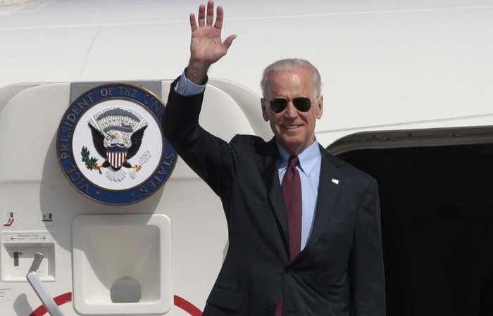 Phó Tổng thống Mỹ Joe Biden mang gì đến cho Ukraine?