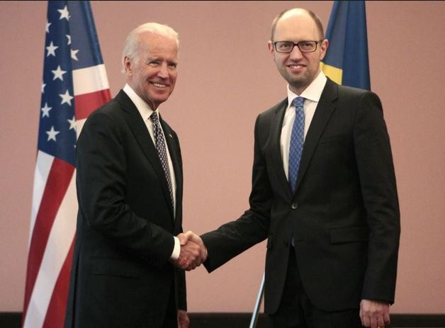Phó Tổng thống Mỹ Joe Biden và Thủ tướng tạm quyền Ukraine Arseniy Yatsenyuk