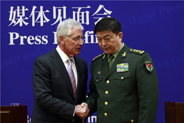 Bộ trưởng Quốc phòng Mỹ và Bộ trưởng Quốc phòng Trung Quốc tại cuộc họp báo sau hội đàm ngày 8 tháng 4 năm 2014