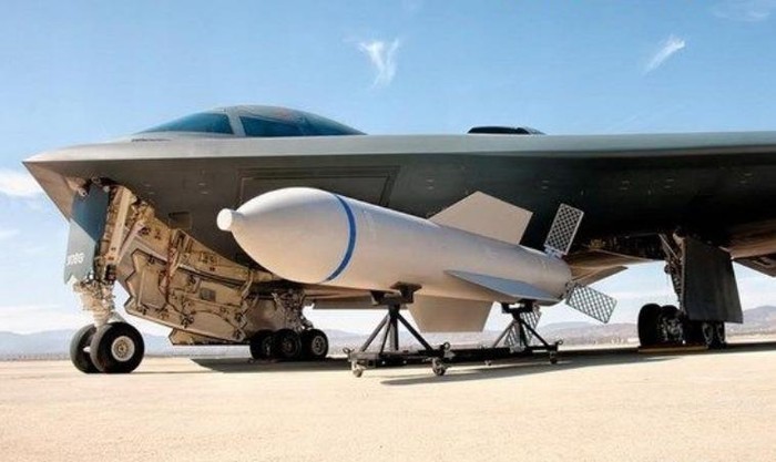 Bom xuyên phá GBU-57 thường sử dụng cho máy bay ném bom B-52, còn việc sử dụng cho máy bay ném bom B-2 ít thấy xuất hiện
