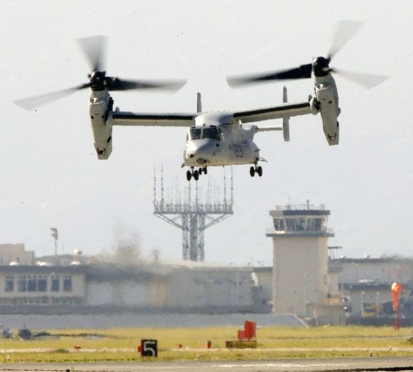Máy bay vận tải Osprey quân Mỹ đến căn cứ Futenma Nhật Bản
