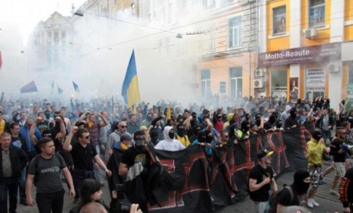 Người dân thân Nga tiến hành biểu tình quy mô lớn ở miền đông Ukraine vào ngày 28 tháng 4 năm 2014