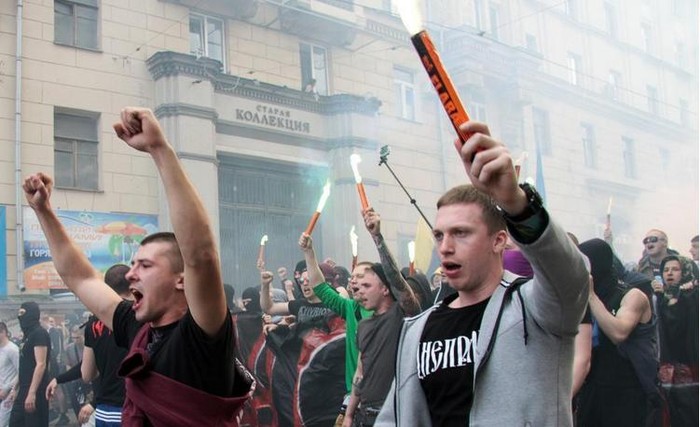 Ngày 28 thán 4 năm 2014, những người người thân châu Âu và những người thân Nga nổ ra xung đột quy mô lớn ở Kharkov, Ukraine.