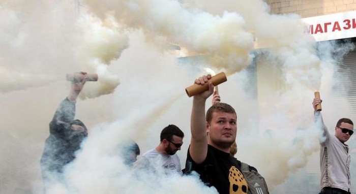Ngày 28 tháng 4 năm 2014, những người thân châu Âu và thân Nga nổ ra xung đột quy mô lớn ở Kharkov, Ukraine