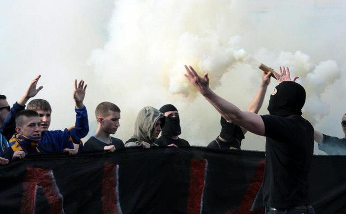 Ngày 28 tháng 4 năm 2014, những người thân châu Âu và thân Nga nổ ra xung đột quy mô lớn ở Kharkov, Ukraine