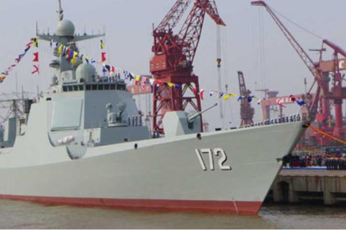 Tàu khu trục Côn Minh là chiếc Type 052D đầu tiên trang bị cho Hải quân Trung Quốc vào ngày 21 tháng 3 năm 2014, triển khai ở Biển Đông