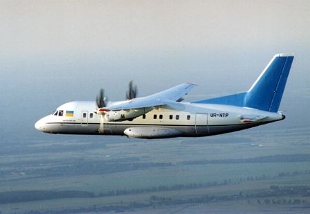 Máy bay vận tải An-140 Ukraine
