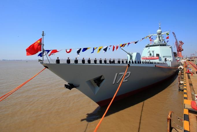 Ngày 21 tháng 3 năm 2014, Trung Quốc biên chế tàu khu trục tên lửa Côn Minh Type 052D cho Hạm đội Nam Hải, Hải quân Trung Quốc (ảnh tư liệu)