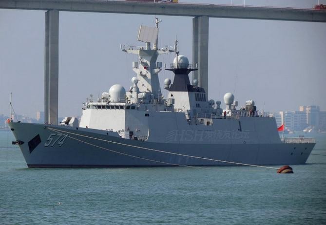 Tàu hộ vệ tên lửa Tam Á số hiệu 574 Type 054A của Hạm đội Nam Hải, Hải quân Trung Quốc, biên chế ngày 13 tháng 12 năm 2013