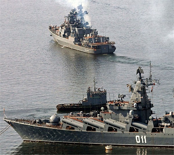 Tàu tuần dương tên lửa Varyag Nga dẫn đầu hạm đội rời Vladivostok đến Thượng Hải, Trung Quốc