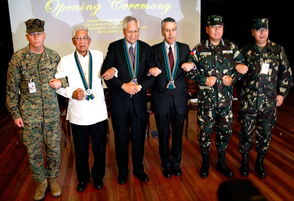 Lễ khai mạc cuộc tập trận Balikatan 2014 giữa Mỹ và Philippines có sự tham dự của Bộ trưởng Quốc phòng và Bộ trưởng Ngoại giao Philippines