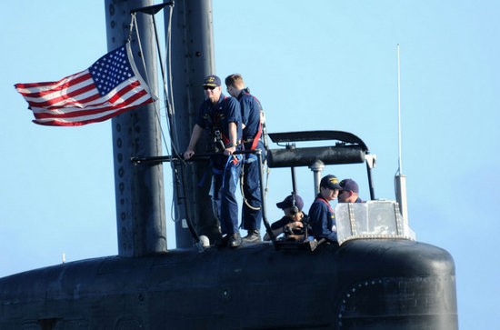 Tàu ngầm tấn công nhanh động cơ hạt nhân Chicago SSN721 lớp Los Angeles quân Mỹ đến Guam.