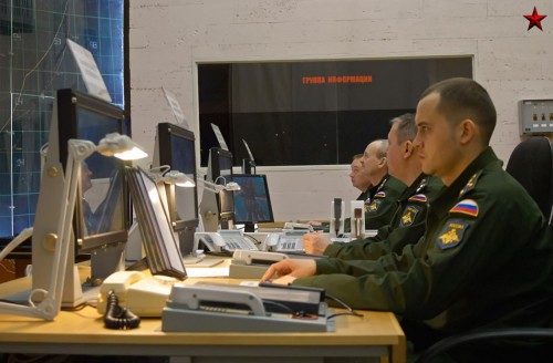 Nhân viên quân đội Nga đang làm việc trong phòng tác chiến (ảnh minh họa)