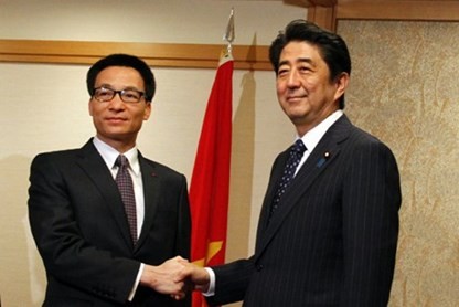 Phó Thủ tướng Vũ Đức Đam hội kiến Thủ tướng Nhật Bản Shinzo Abe