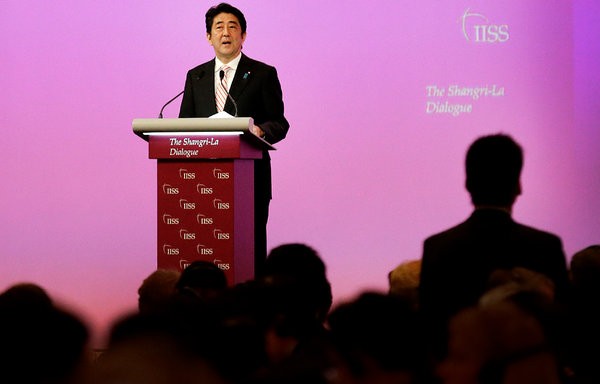 Thủ tướng Nhật Bản Shinzo Abe phát biểu tại Đối thoại Shangri-La tối ngày 30 tháng 5 năm 2014