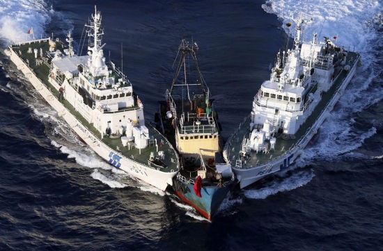 Tàu chấp pháp Nhật Bản kiên quyết chiến đấu với các hành vi khiêu khích của Trung Quốc ở vùng biển đảo Senkaku