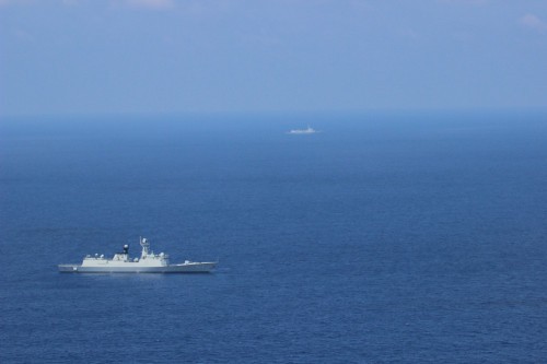 Biên đội tàu hộ vệ Hoành Thủy số hiệu 572 Type 054A và tàu khu trục Lan Châu số hiệu 170 Type 052C của Hạm đội Nam Hải, Hải quân Trung Quốc trên Biển Đông