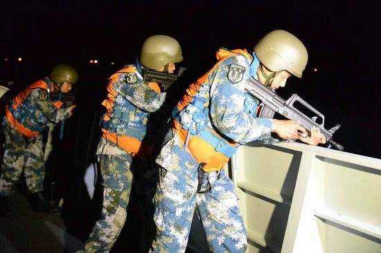 Tháng 5 năm 2014, hải quân Trung Quốc và Nga tập khoa mục phòng thủ bãi thả neo trong đêm trong cuộc diễn tập &quot;Liên hợp trên biển 2014&quot;