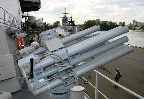 Đây được cho là máy phóng lựu tự động chống người nhái DP-65 cỡ 55 mm được trang bị cho tàu chiến của Trung Quốc (nguồn Thời báo Hoàn Cầu, TQ)