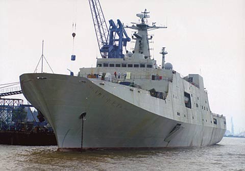 Hải quân Trung Quốc mới có trong biên chế 3 tàu đổ bộ cỡ lớn Type 071 thì đều biên chế cho Hạm đội Nam Hải và triển khai ở Biển Đông.