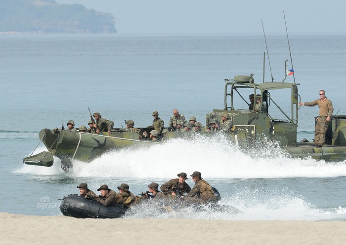 Mỹ-Philippines tập trận đột kích đổ bộ trên Biển Đông vào ngày 9 tháng 5 năm 2014