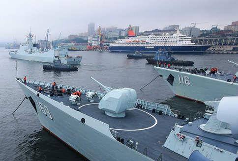 Tàu chiến Trung Quốc đậu ở cảng biển Nga để tham gia diễn tập quân sự liên hợp (ảnh tư liệu minh họa, nguồn news.qq.com)
