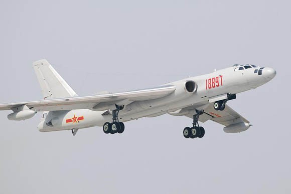 Máy bay ném bom H-6K Trung Quốc được cho là có thể trang bị 6 - 7 quả tên lửa hành trình (ảnh tư liệu minh họa)