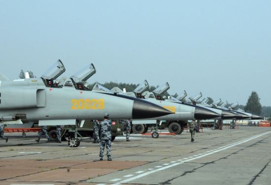 Máy bay chiến đấu ném bom JH-7 Trung Quốc (nguồn mạng sina Trung Quốc)