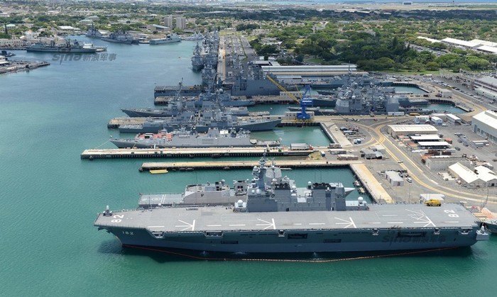 Tàu chiến các nước đậu ở Trân Châu Cảng để tham gia diễn tập quân sự trên biển đa quốc gia &quot;Vành đai Thái Bình Dương 2014&quot;.
