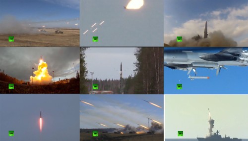 Tên lửa chiến thuật Iskander, tên lửa hành trình KH55, tên lửa chiến lược Topol, tên lửa phòng không S-300 và Pantsir-S1, pháo BM21, BM27 và BM30 Nga trong một cuộc tập trận ngày 8 tháng 5 năm 2014 (nguồn mạng sina Trung Quốc)