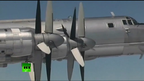 Máy bay ném bom chiến lược Tu-95MS bay trên không