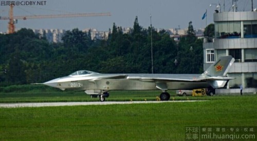 Máy bay chiến đấu số hiệu 2012 Trung Quốc xuất hiện trên mạng internet (nguồn mạng sina Trung Quốc)
