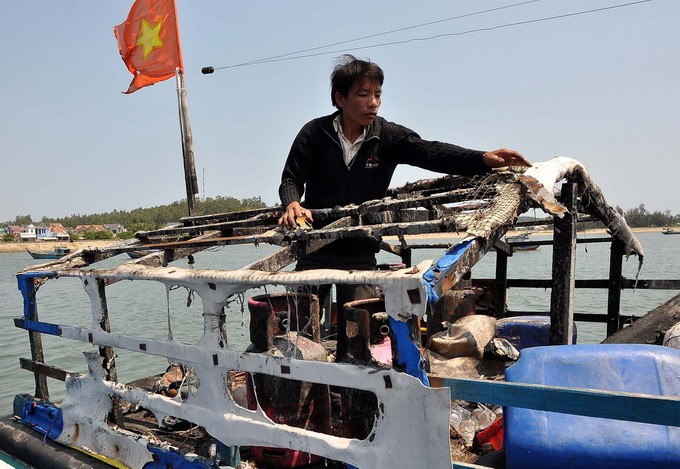 Tàu cá QNg 96382 Việt Nam bị tàu chiến Trung Quốc bắn cháy ca bin (ảnh tư liệu)